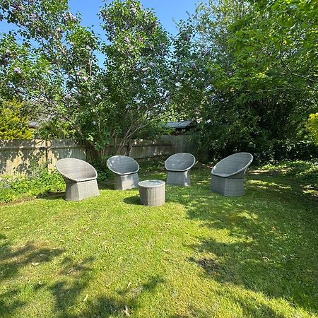 Surbiton Home With Free Parkings, Surbiton, Kingston Upon Thames, Surrey, Greater London Uk Bagian luar foto