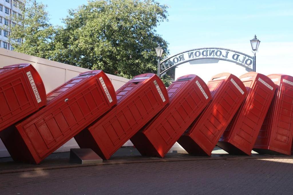 Surbiton Home With Free Parkings, Surbiton, Kingston Upon Thames, Surrey, Greater London Uk Bagian luar foto