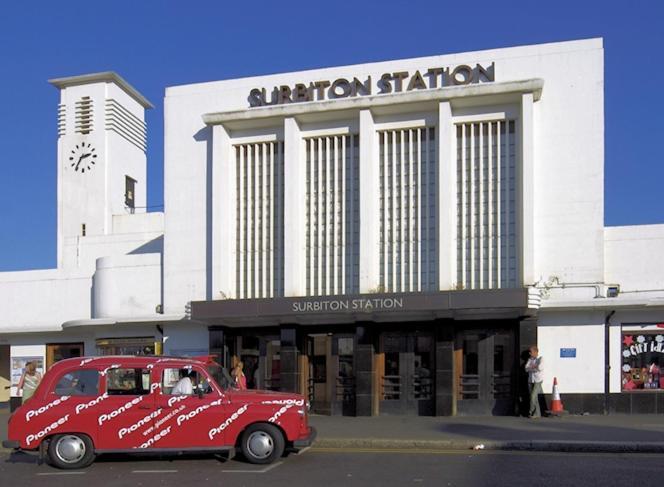 Surbiton Home With Free Parkings, Surbiton, Kingston Upon Thames, Surrey, Greater London Uk Bagian luar foto