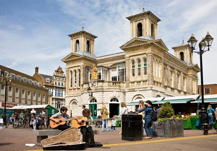 Surbiton Home With Free Parkings, Surbiton, Kingston Upon Thames, Surrey, Greater London Uk Bagian luar foto