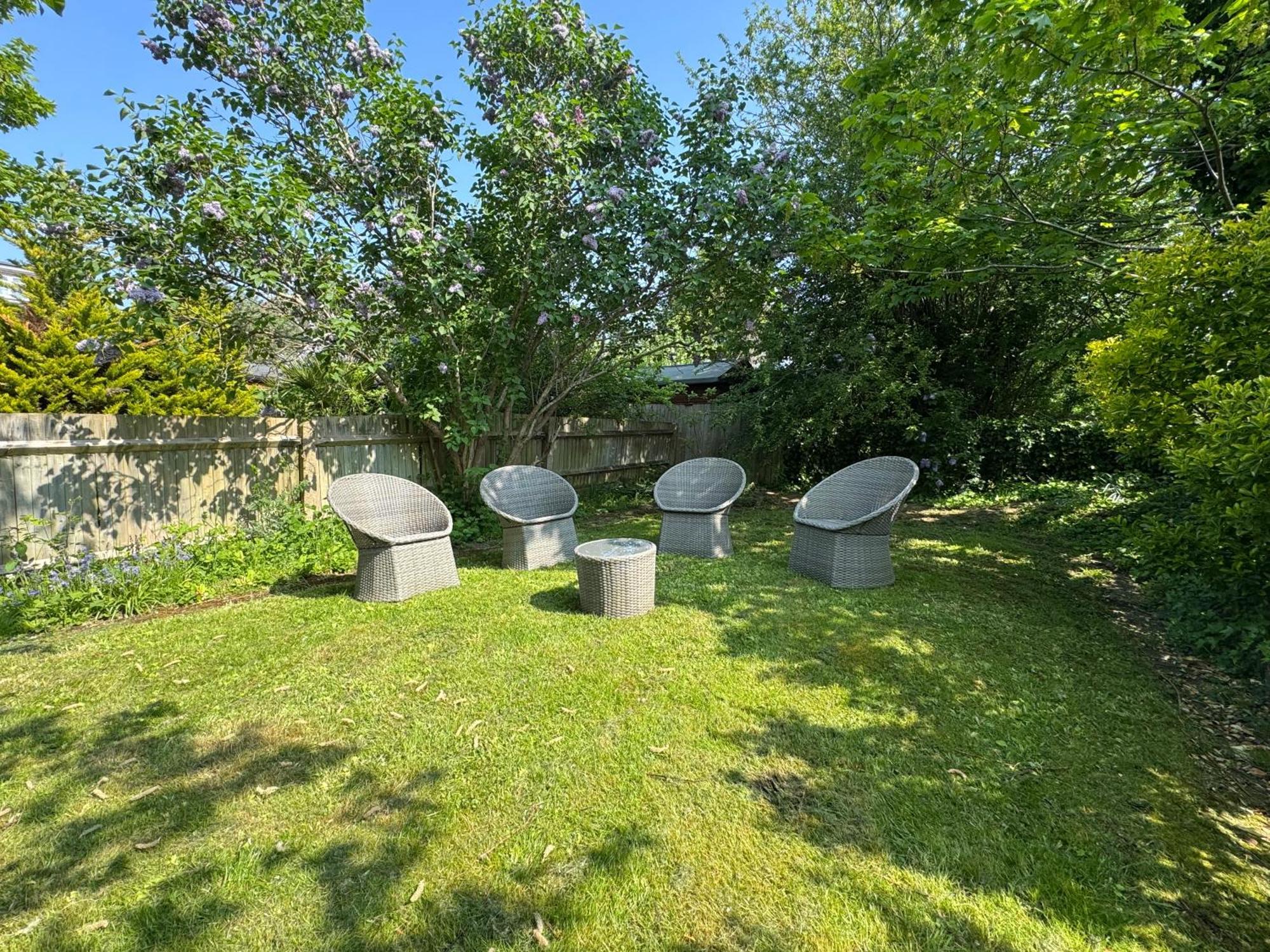 Surbiton Home With Free Parkings, Surbiton, Kingston Upon Thames, Surrey, Greater London Uk Bagian luar foto